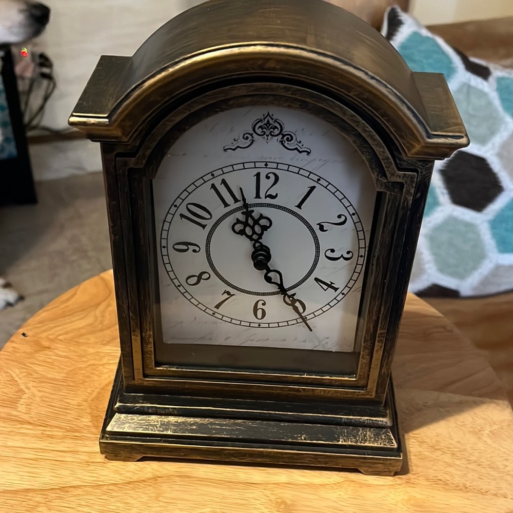 Shelf clock